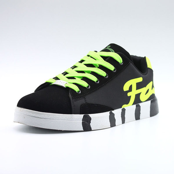 Ανδρικά πάνινα παπούτσια σε τρεις χρωματικές αποχρώσεις με επιγραφή κατάλληλα για τη καθημερινή ζωή