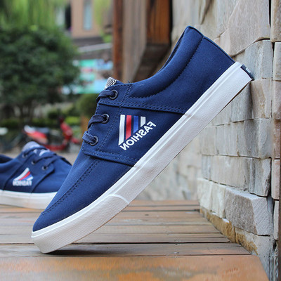 Κομψά πάνινα ανδρικά παπούτσια με επιγραφές σε λευκό, μπλε και μαύρο