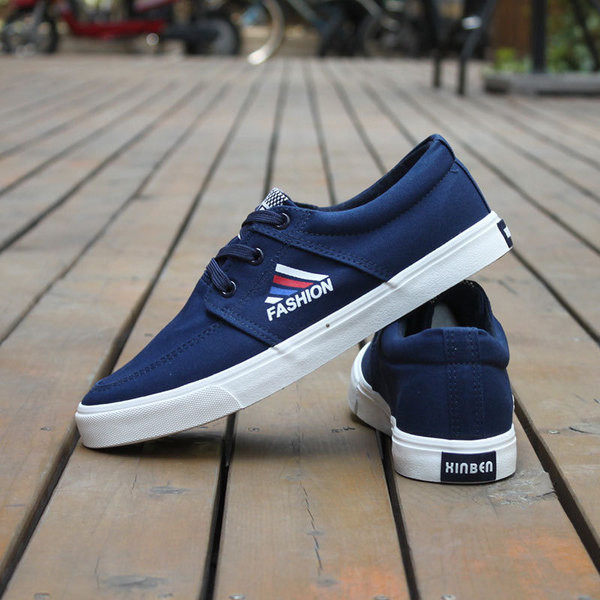 Κομψά πάνινα ανδρικά παπούτσια  με επιγραφές σε λευκό, μπλε και μαύρο