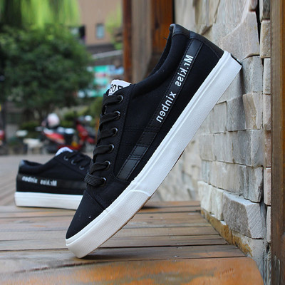 Κομψά πάνινα ανδρικά παπούτσια  σε τρία χρώματα