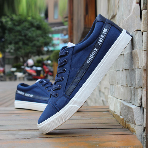 Κομψά πάνινα ανδρικά παπούτσια  σε τρία χρώματα