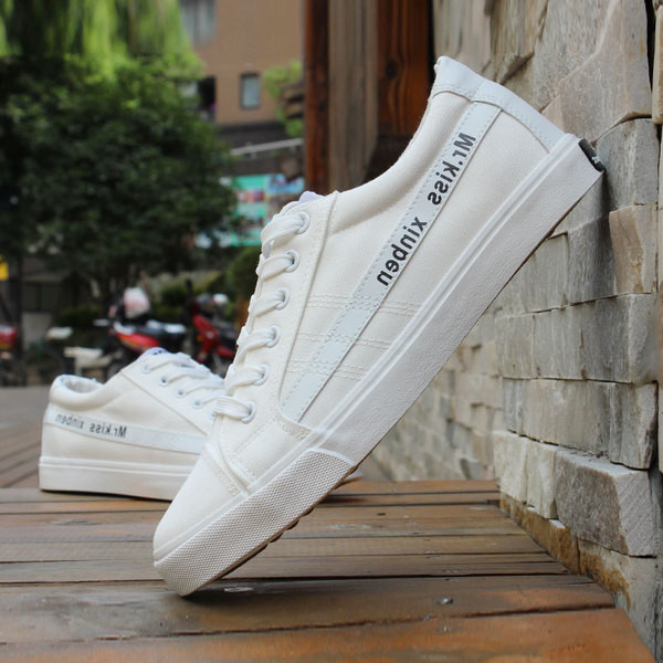 Κομψά πάνινα ανδρικά παπούτσια  σε τρία χρώματα