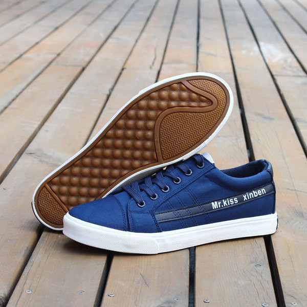 Κομψά πάνινα ανδρικά παπούτσια  σε τρία χρώματα