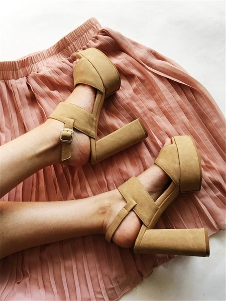 Γυναικεία πέδιλα με ψηλό χοντρό τακούνι - 3 μοντέλα