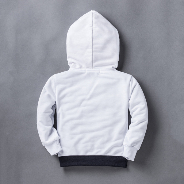 Παιδικό φούτερ  σε λευκό χρώμα  και πολύχρωμη διακόσμηση με κουκούλα