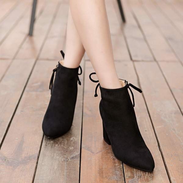 Ежедневни дамски затворени боти с висок дебел ток и цип,равна подметка