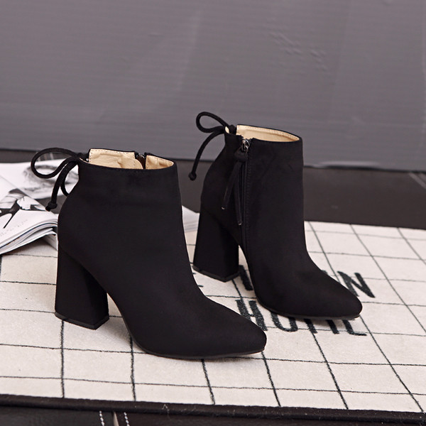 Ежедневни дамски затворени боти с висок дебел ток и цип,равна подметка