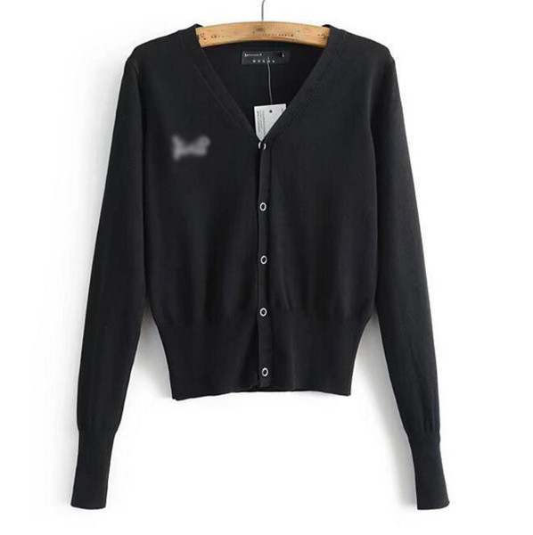 Μια υπέροχη απλή γυναικεία ζακέτα  με κουμπιά  κατάλληλη για τη καθημερινή ζωή