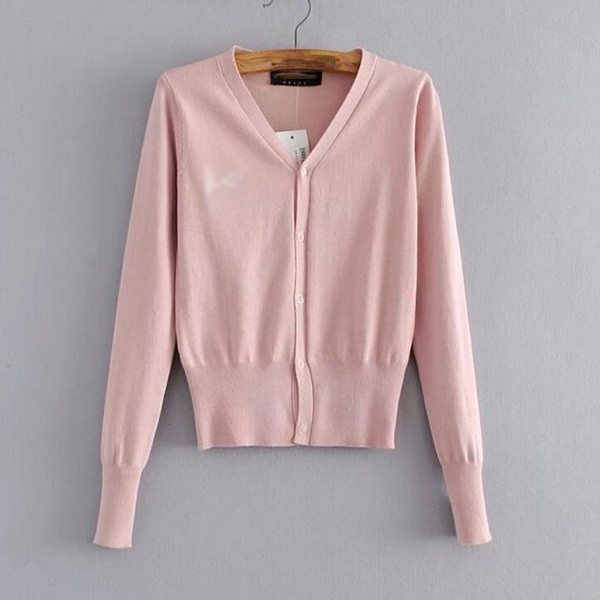 Μια υπέροχη απλή γυναικεία ζακέτα  με κουμπιά  κατάλληλη για τη καθημερινή ζωή