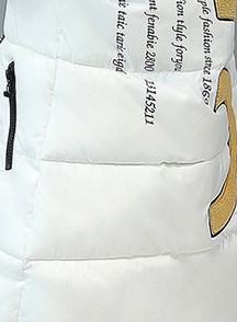 Πολύ μοντέρνο και ζεστό γυναικείο χειμωνιάτικο μπουφάν με γούνα στο κολάρο