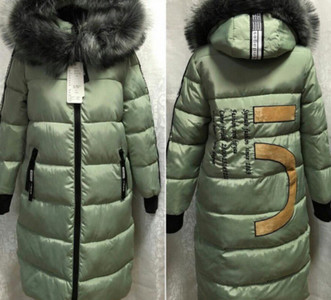 Πολύ μοντέρνο και ζεστό γυναικείο χειμωνιάτικο μπουφάν με γούνα στο κολάρο