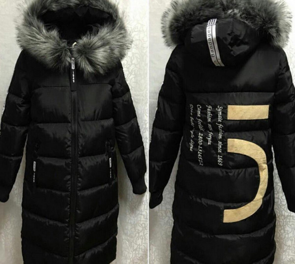 Πολύ μοντέρνο και ζεστό γυναικείο χειμωνιάτικο μπουφάν  με γούνα στο κολάρο