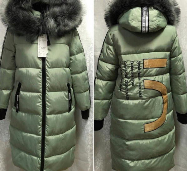 Πολύ μοντέρνο και ζεστό γυναικείο χειμωνιάτικο μπουφάν  με γούνα στο κολάρο