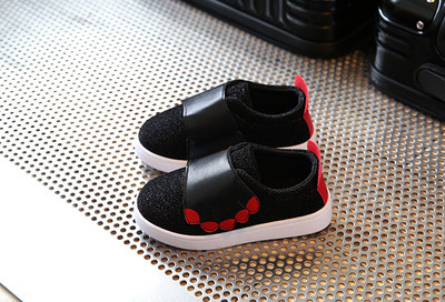 ΑΣθλητικά πάνινα παπούτσια για κορίτσια σε γκρι και μαύρο με μπαλώματα