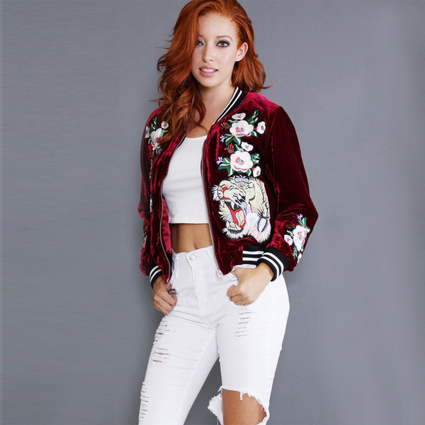 Актуално бейзболно яке за дамите от кадифе с бродерия