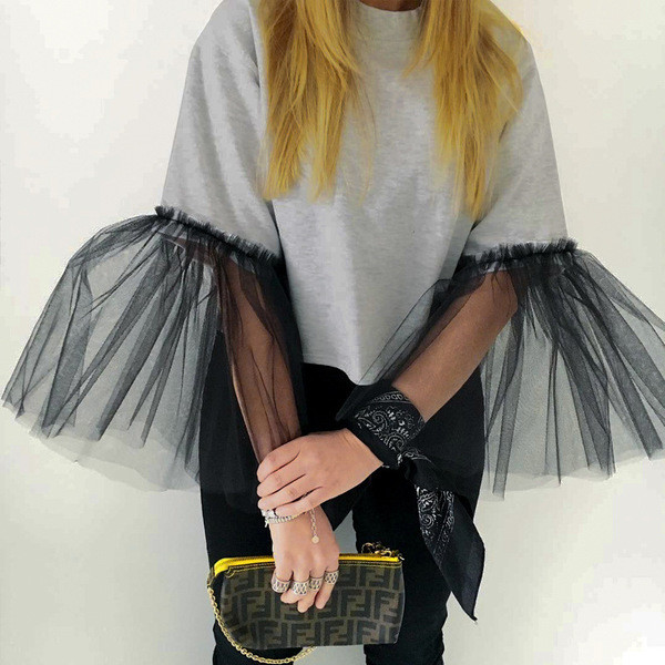 Μοντέρνα γυναικεία  μπλούζα με ενδιαφέρον μανίκι, freestyle