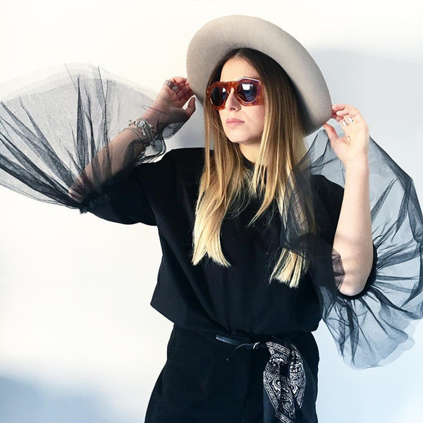 Μοντέρνα γυναικεία  μπλούζα με ενδιαφέρον μανίκι, freestyle