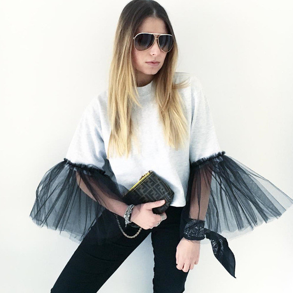 Μοντέρνα γυναικεία  μπλούζα με ενδιαφέρον μανίκι, freestyle