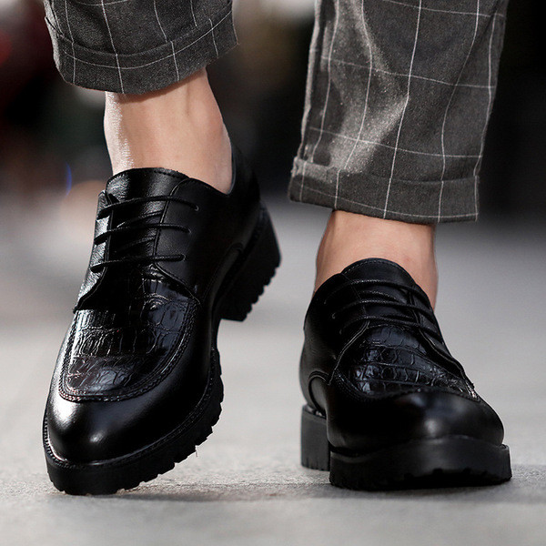 Ανδρικά παπούτσια με σκληρή σόλα σε δύο χρώματα