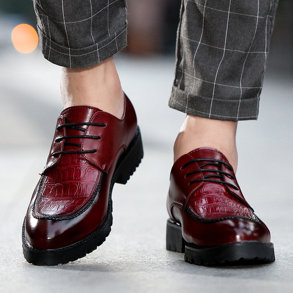 Ανδρικά παπούτσια με σκληρή σόλα σε δύο χρώματα