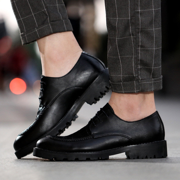 Ανδρικά παπούτσια με σκληρή σόλα σε δύο χρώματα