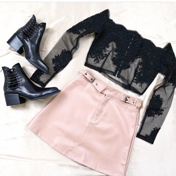 Κοντί γυναικεία μπλούζα με δαντέλα  - διαφανή σε  άσπρη και μαύρη