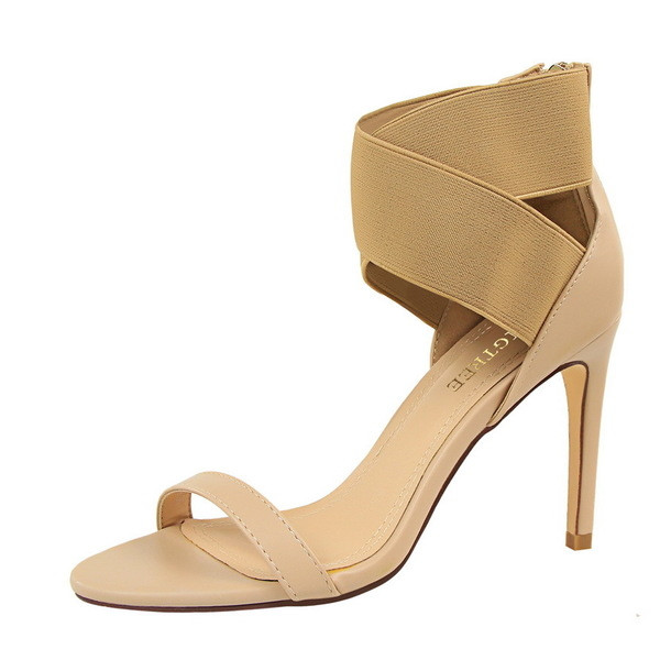 Πολύ κομψά και όμορφα γυναικεία σανδάλια  με ελαστικές σταυροειδείς ιμάντες