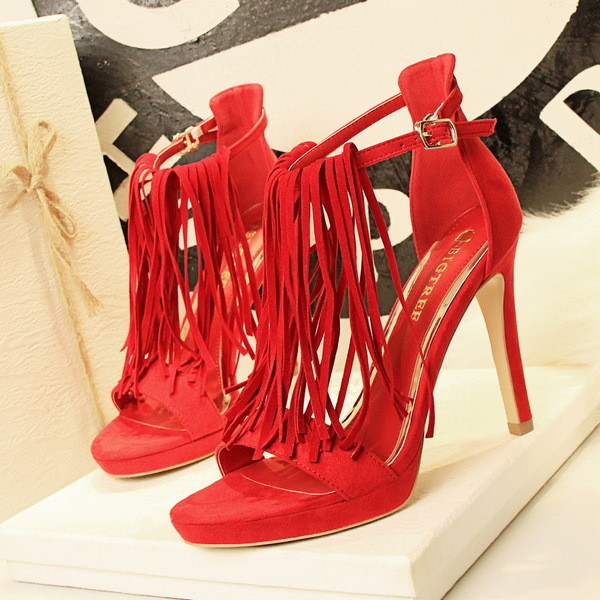 Κομψά γυναικεία σανδάλια με ψηλά τακούνια σε διάφορα χρώματα