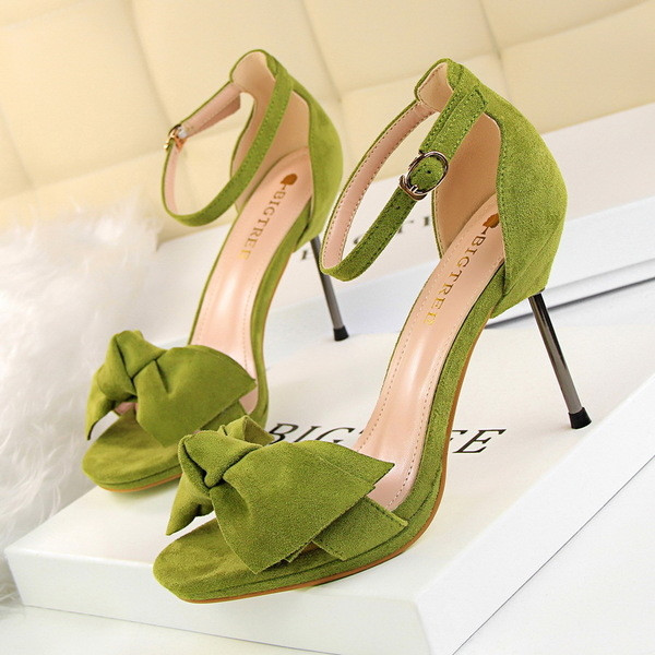 Γυναικεία σανδάλια με ψηλό τακούνι  - με κορδέλα, σε πολλά χρώματα