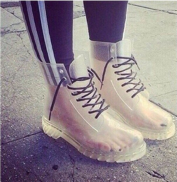 Διαφανείς γυναικείες μπότες από καουτσούκ με πολύχρωμες σόλες σε διάφορα χρώματα