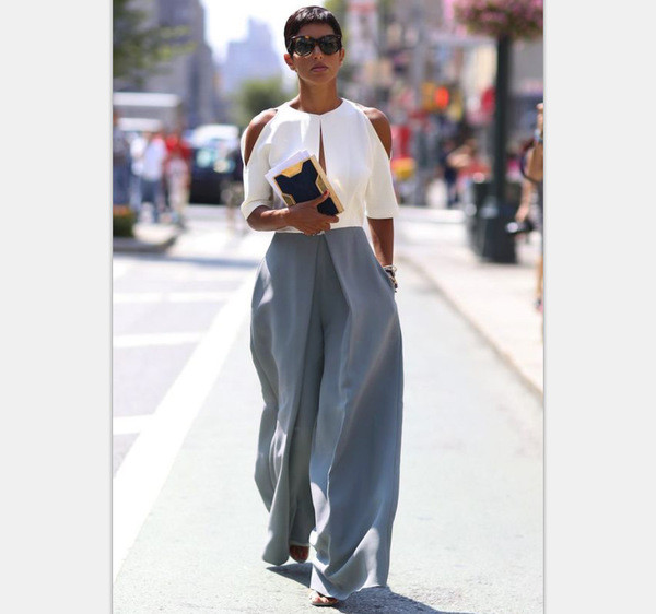 Γυναικείο παντελόνι με ύψιλη μέσης  και σε  πολύ ευρύ σχέδιο