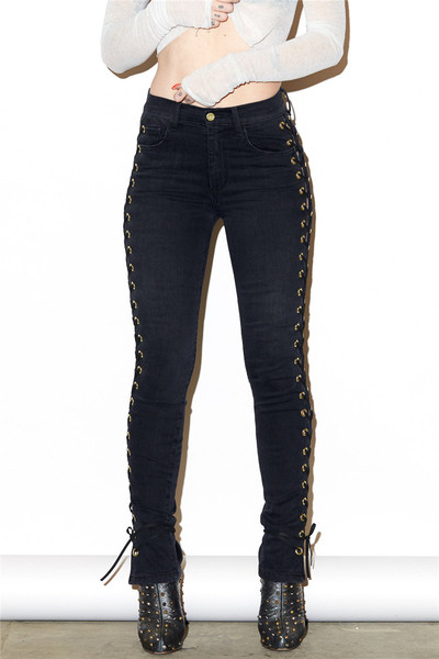 Μοναδικά και μοντέρνα γυναικεία τζιν σε δύο χρώματα με συνδέσεις πλήρους μήκους