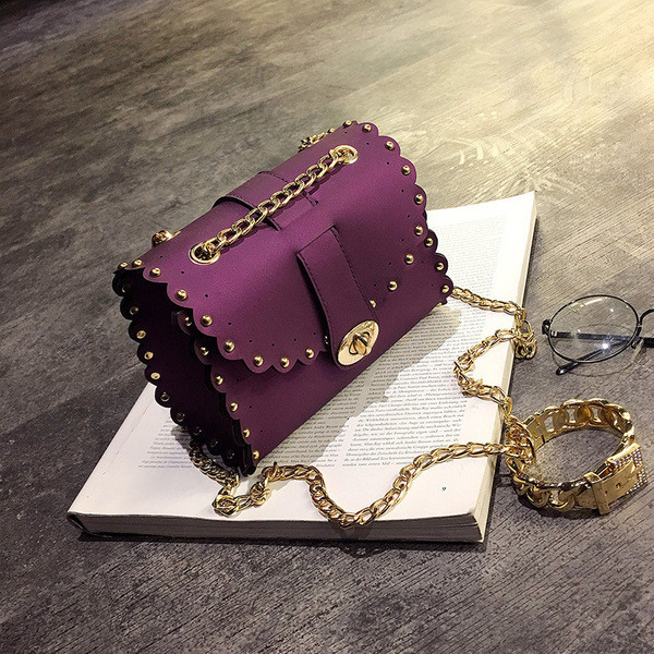 Όμορφη γυναικεία μίνι τσάντα  με μεταλλική λαβή σε πολλά χρώματα