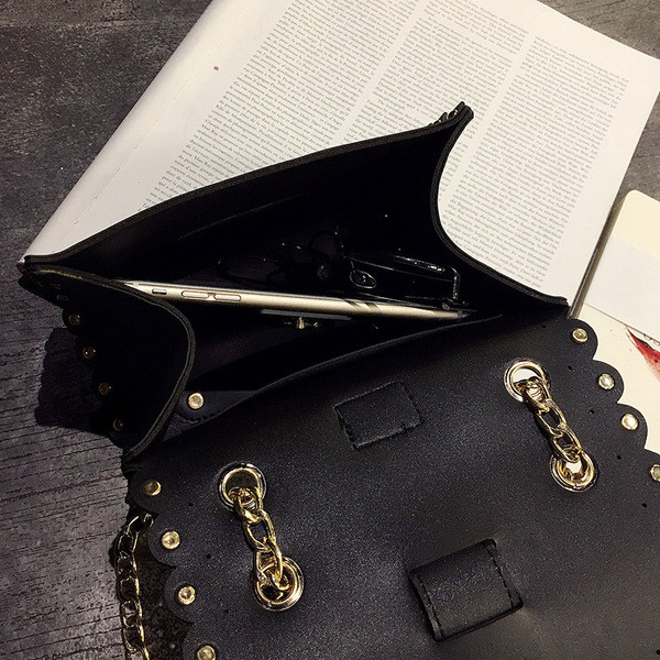 Όμορφη γυναικεία μίνι τσάντα  με μεταλλική λαβή σε πολλά χρώματα