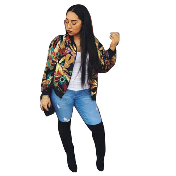 Спортно-елегантно дамско яке в шарен десен, подходящо за есенните дни