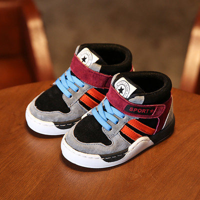 Παιδικά παπούτσια για αγόρια σε τρία χρώματα