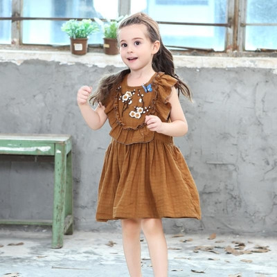 Нежна детска рокля за момичета в кафяв цвят с флорална бродерия