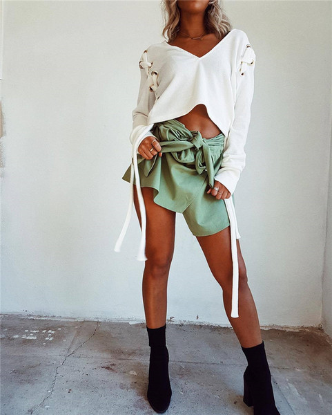 Интересна къса дамска блуза с дълъг ръкав и екстравагантни дълги връзки 