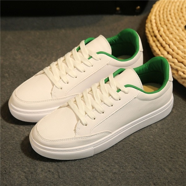 Γυναικεία αθλητικά παπούτσια  με επίπεδη σόλα και κορδόνια