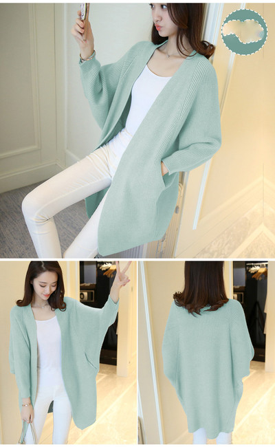 Μια μοντέρνα και πολύ κομψή μακρύ γυναικεία ζακέτα με φαρδή μακρύ μανίκι