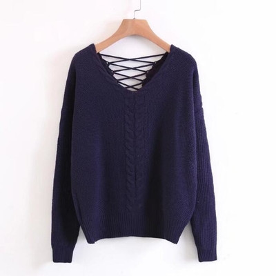 Много интересно и стилно дамско пуловерче с широка О-образна яка