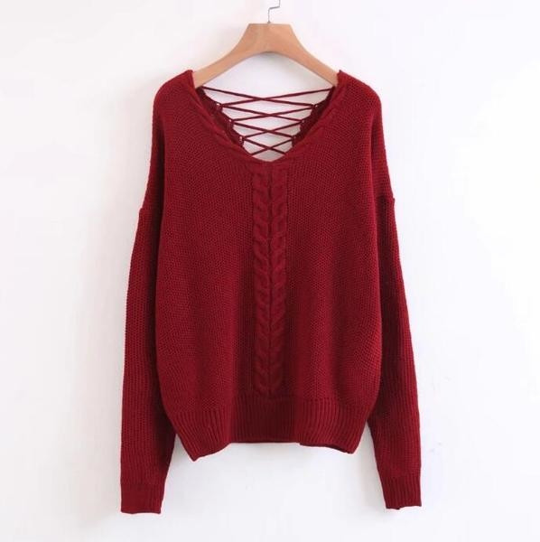 Много интересно и стилно дамско пуловерче с широка О-образна яка