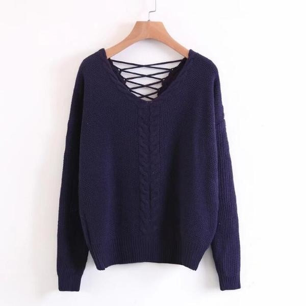 Много интересно и стилно дамско пуловерче с широка О-образна яка