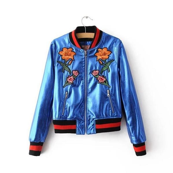 Μοντέρνο γυναικείο μπουφάν με ενδιαφέρον κέντημα λουλουδιών - 4 σχέδια