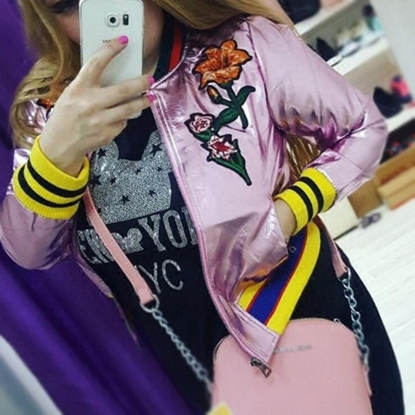 Μοντέρνο γυναικείο μπουφάν με ενδιαφέρον κέντημα λουλουδιών - 4 σχέδια