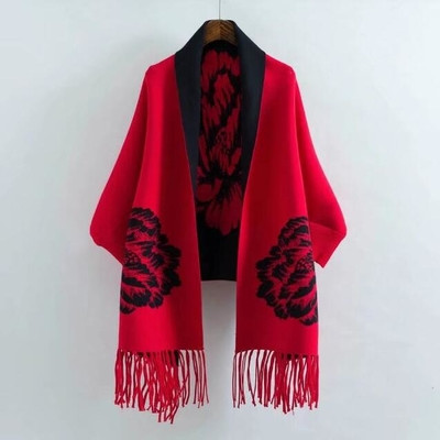 Εξαιρετικό γυναικείο μοντέλο ζακέτας "poncho" με κρεμαστά κρόσσια και όμορφη εκτύπωση