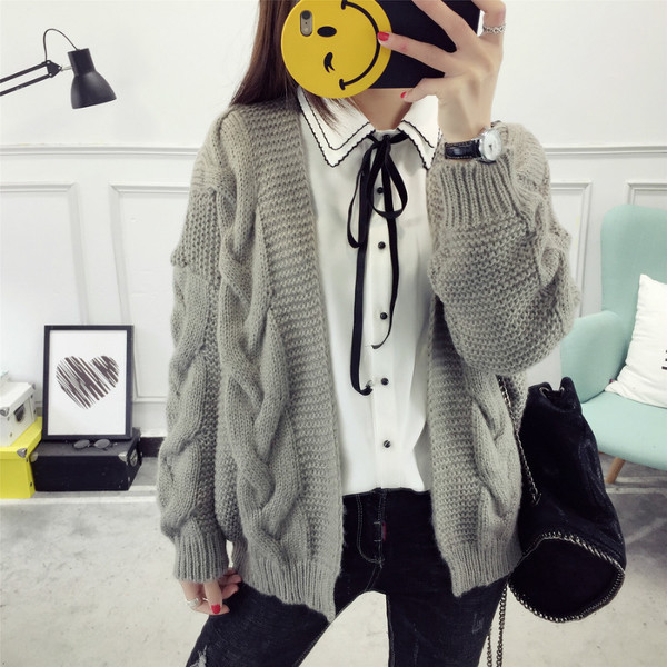 Σύντομη γυναικεία πλεκτή ζακέτα σε τέσσερα χρώματα