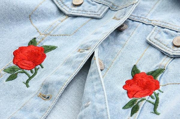 Много стилно дамско дънково яке с красива бродерия в ретро стил