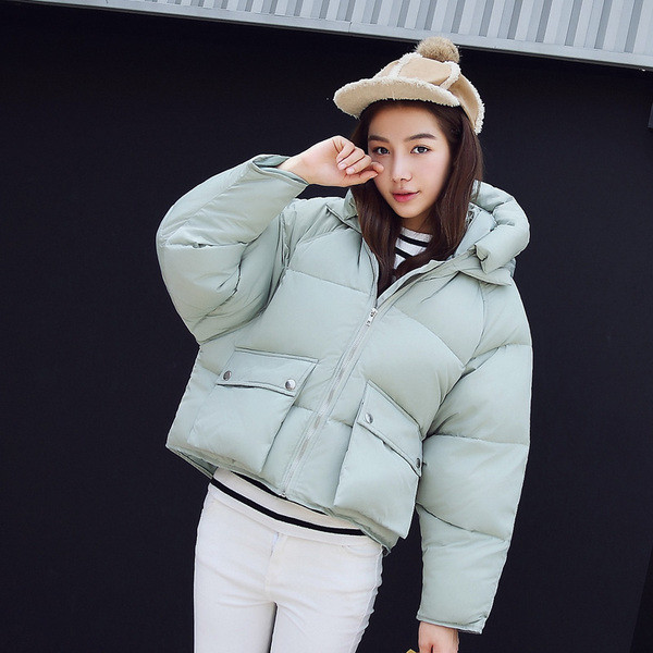 Χειμερινό γυναικείο μπουφάν  και ευρεία κουκούλα και σε πολλά χρώματα