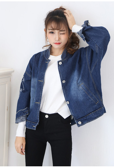 Γυναικείο μπουφάν με κεντήματα στα μανίκια